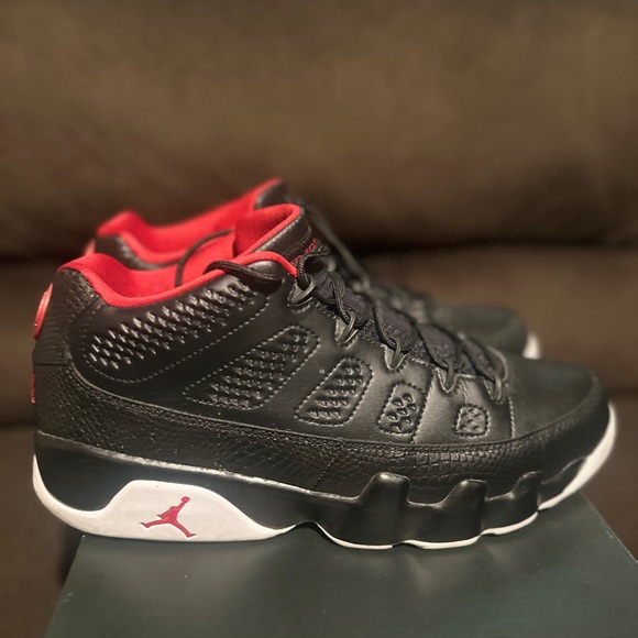 Throwback Jordan - Picture 3 of 4